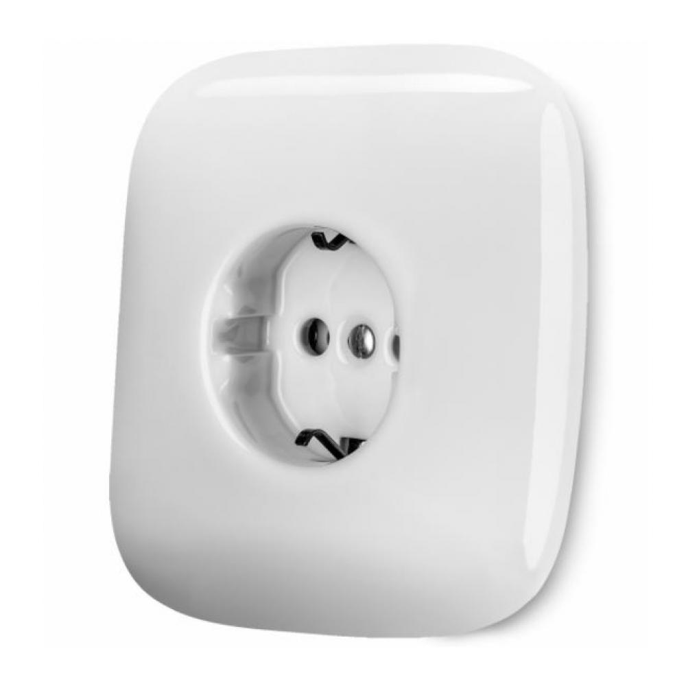 stvorcova keramika zasuvka konektor porcelanova retro staromodna biela dizajn kuchyna obyvacka elektricke zariadenia vidiecky dom renovacia byt zasuvky katy paty madarsko lameridiana.jpg